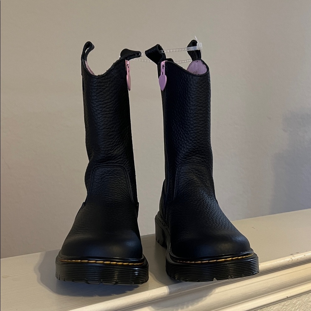 Dr. Martens Junior Heart Nappa Patent Leather boots size 5L New w/out box. - Picture 2 of 7